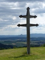 Hohenzollernweg: Blick auf den Namensgeber oberhalb des Kloster Kirchbergs